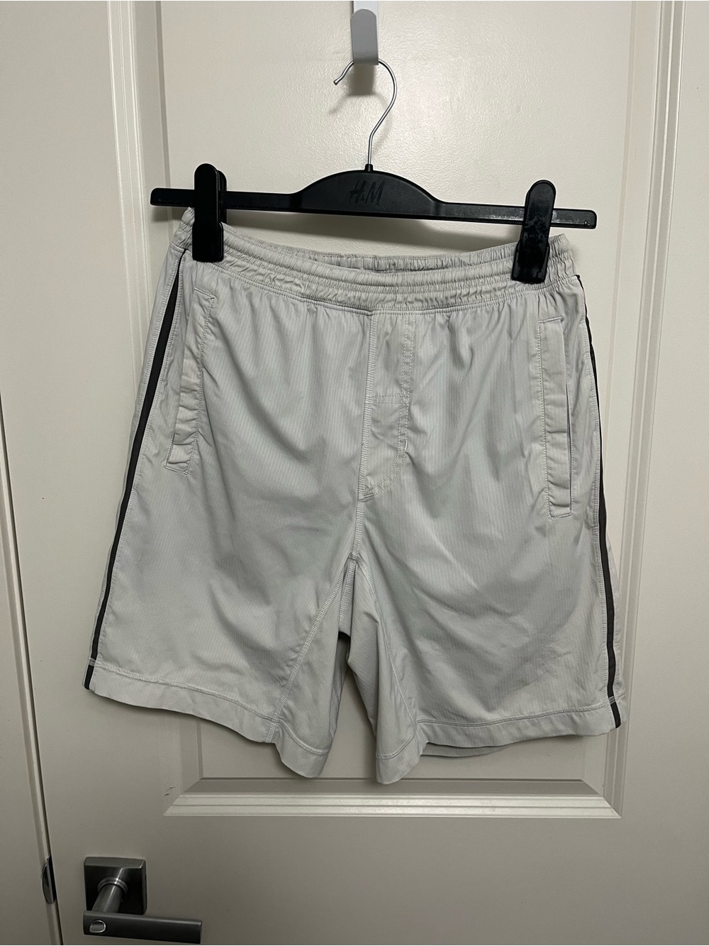 lululemon athletica Men's Lined Athletic Shorts in size M
